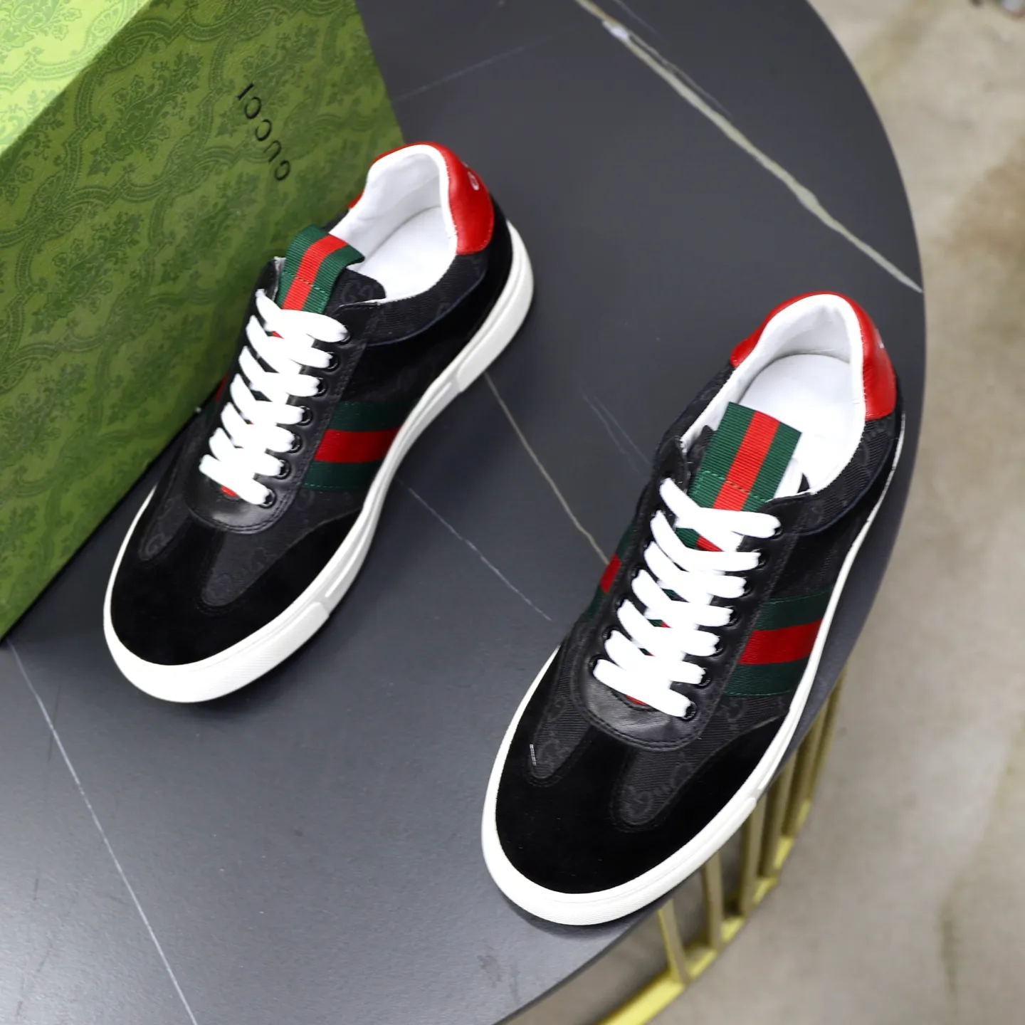 Ex-factory price: 440💰🙅‍♂️🙅‍♂️🙅‍♂️ Brand: GUCCI Standard code: 38-44 (45 customized) Grade: Same as the official website Material: Original material splicing Comfortable and breathable lining Lightweight and wear-resistant sports outsole Style category: Men's fashionable casual shoes Running sneakers Distinguished luxury brand elements Top luxury Color: actual picture color
